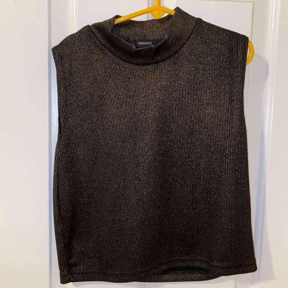 Crop Top - Picture 1 of 3